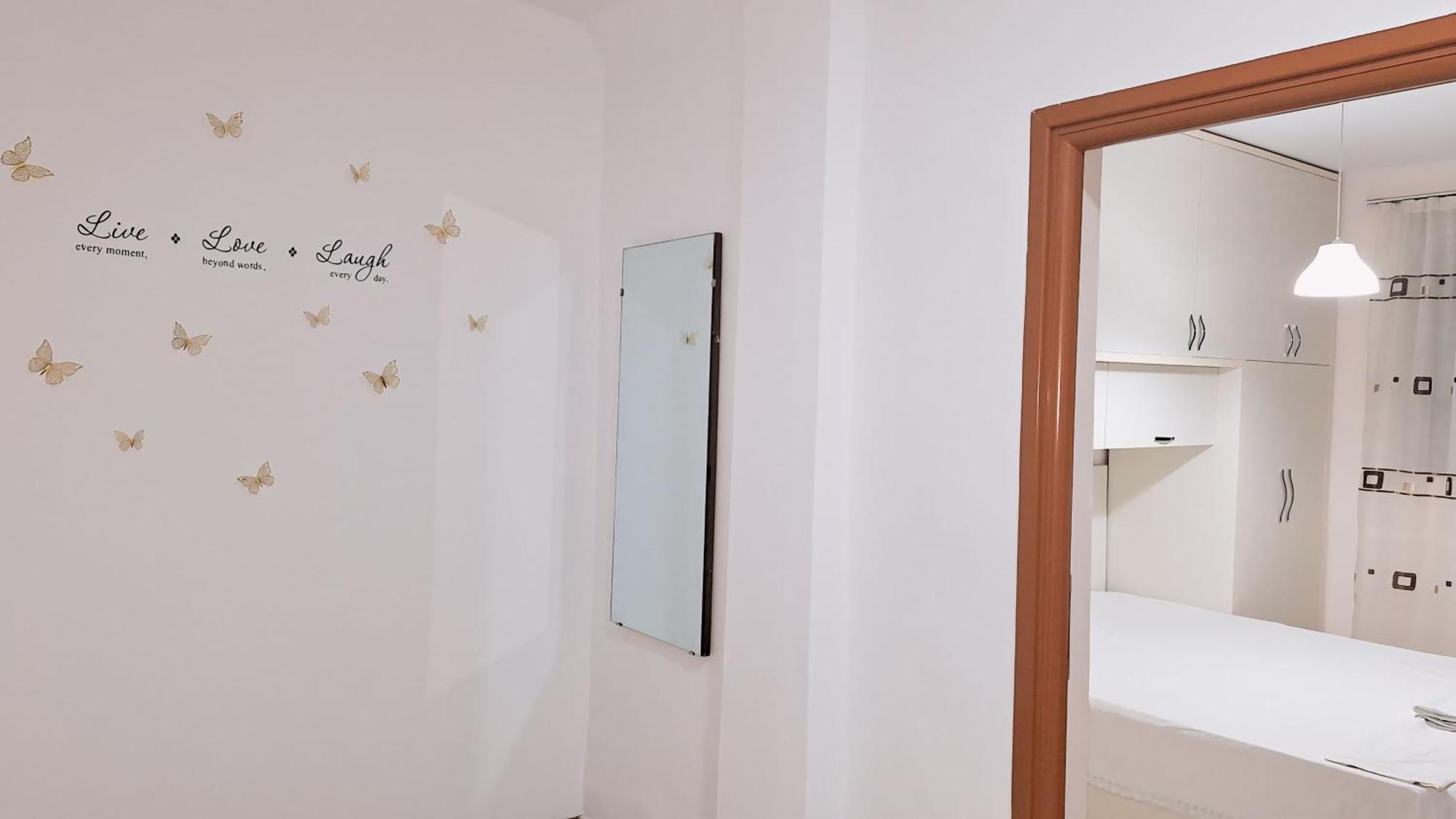 Promenade Apartment In City Centre Berati Exterior foto