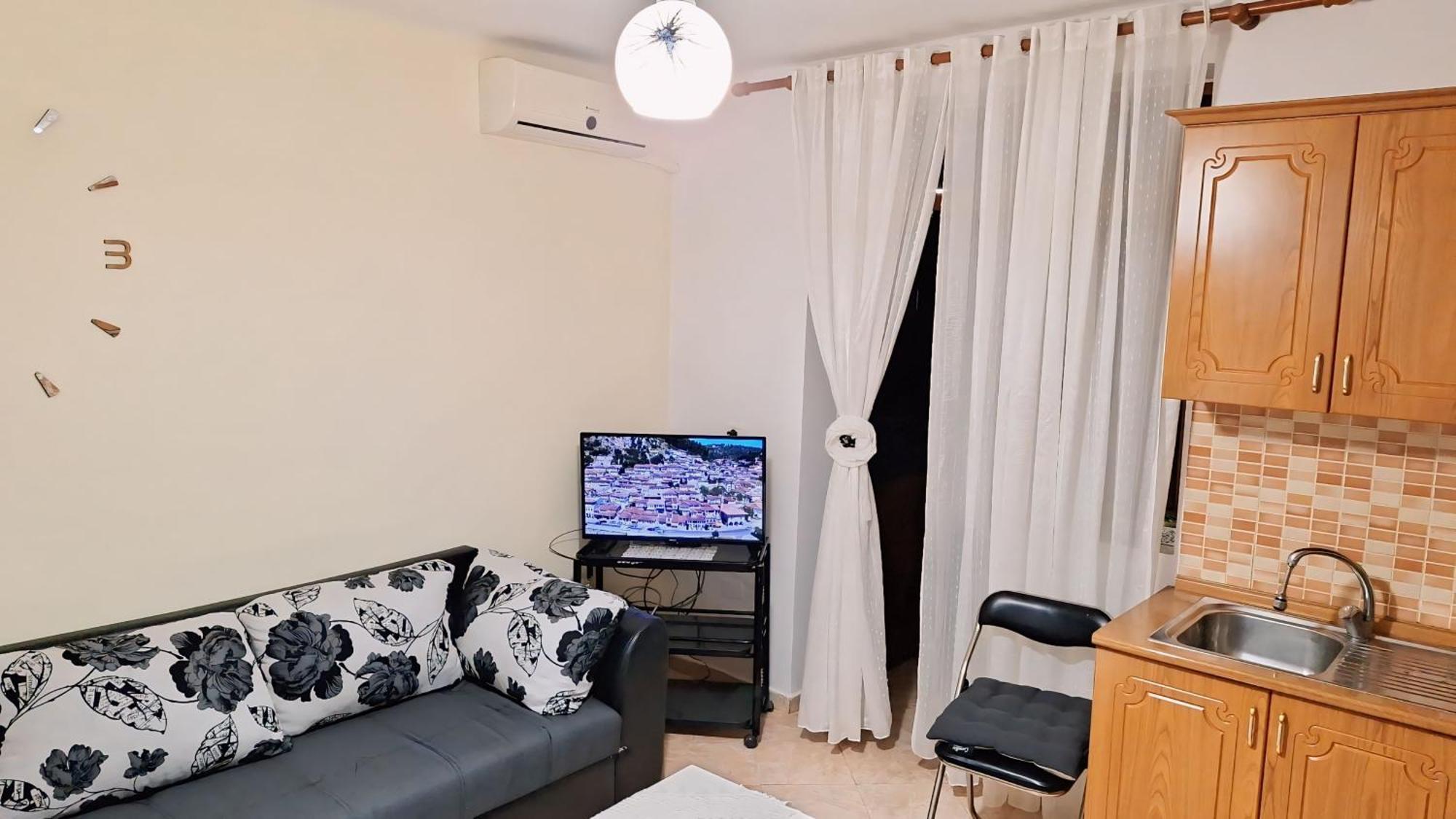 Promenade Apartment In City Centre Berati Exterior foto